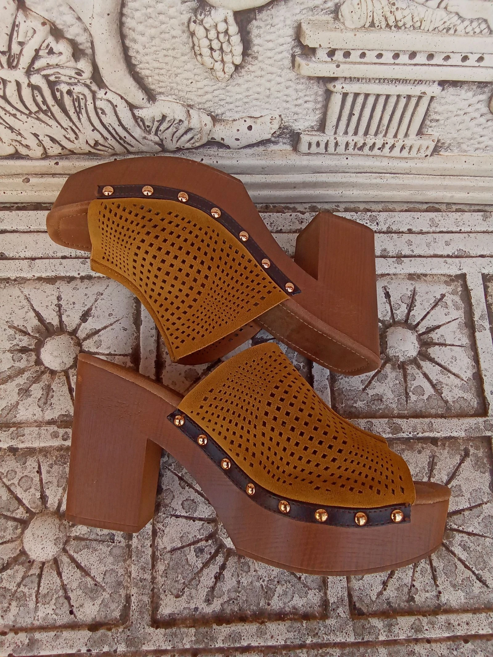 Platform clogs 70s style – photo 3